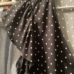 Ruffle short sleeve v-neck